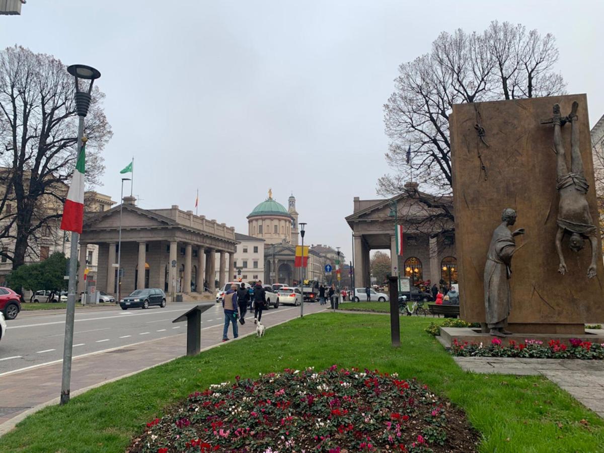 Camozzi Central Apartment Бергамо Екстериор снимка